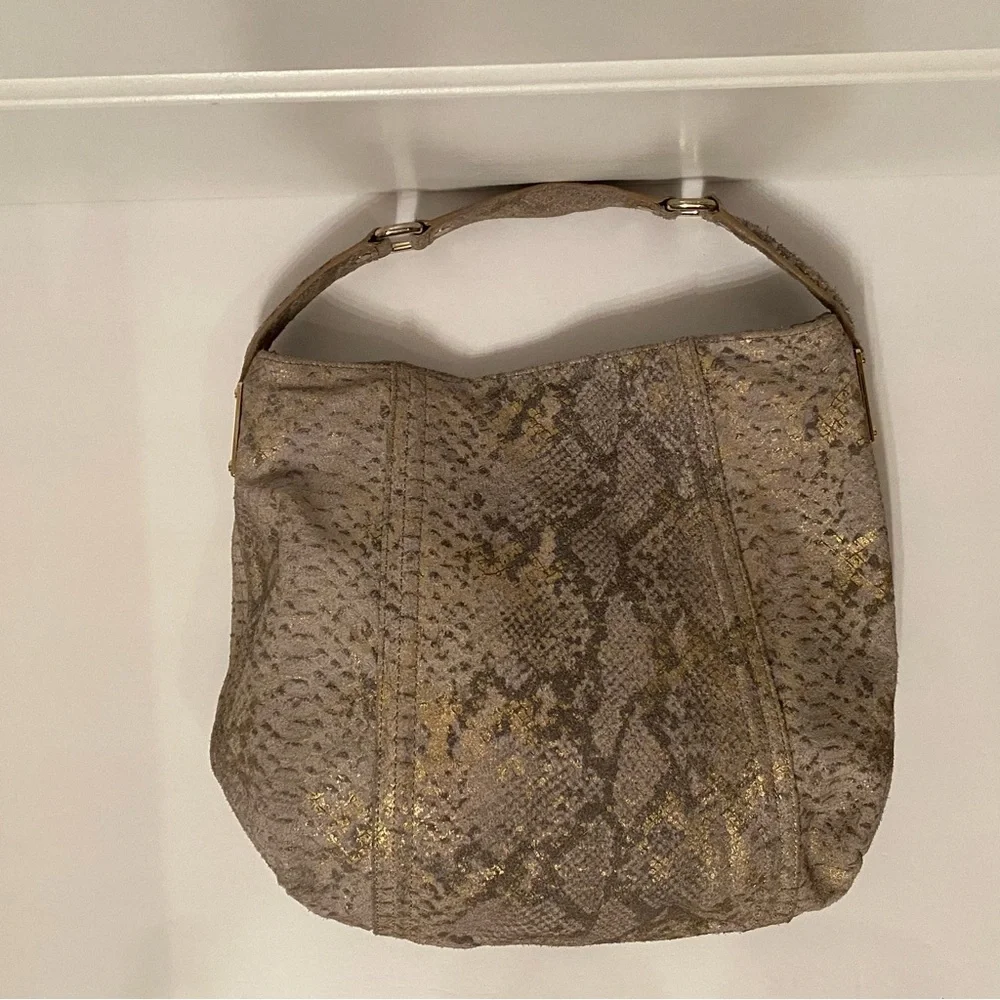 POUR LA VICTOIRE BAG HOBO GRAY TEXTURED SKIN LOOK LEATHER GOLD SNAP CLOSE TOP